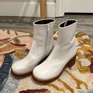 White gogo zipper boots